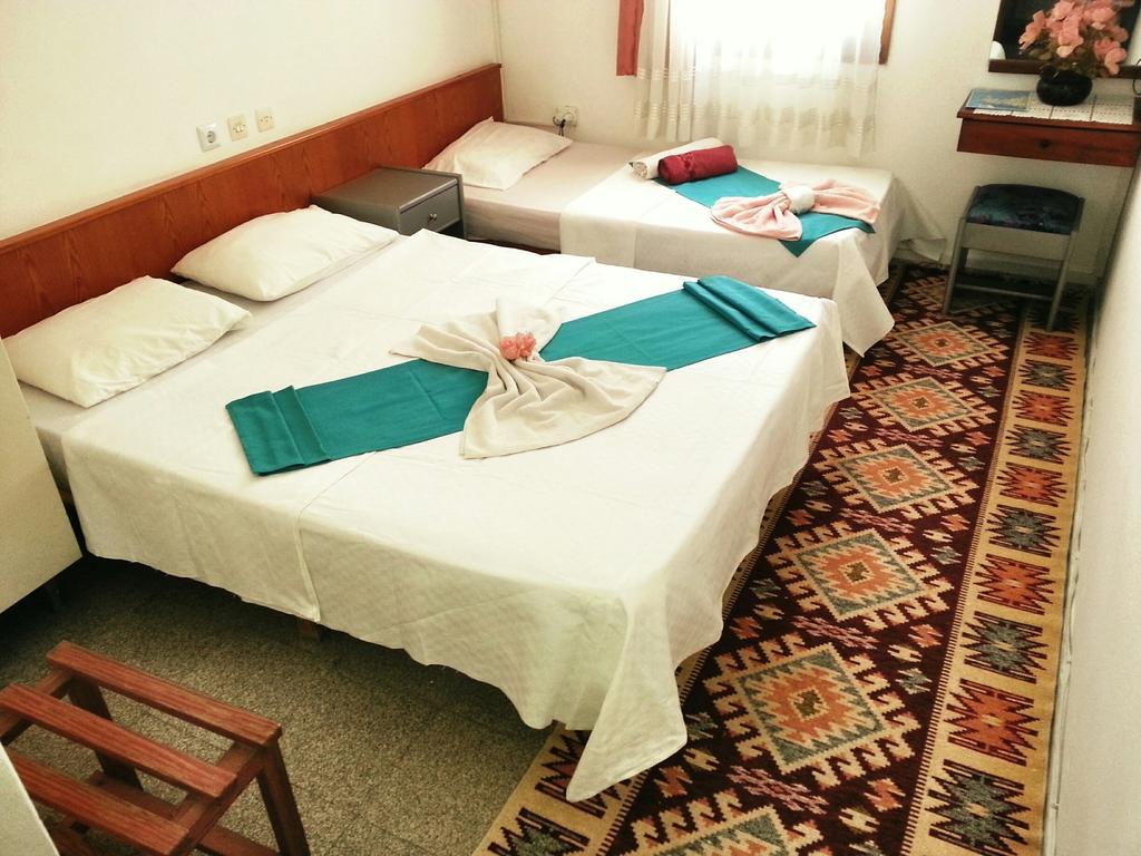 Parmis Rooms Çeşme الغرفة الصورة
